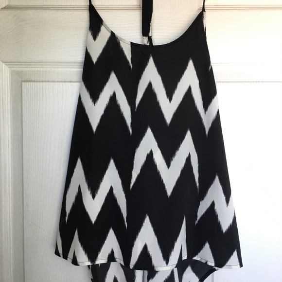 H&M Tops - Zig Zag Spaghetti Zazorback Tank Top